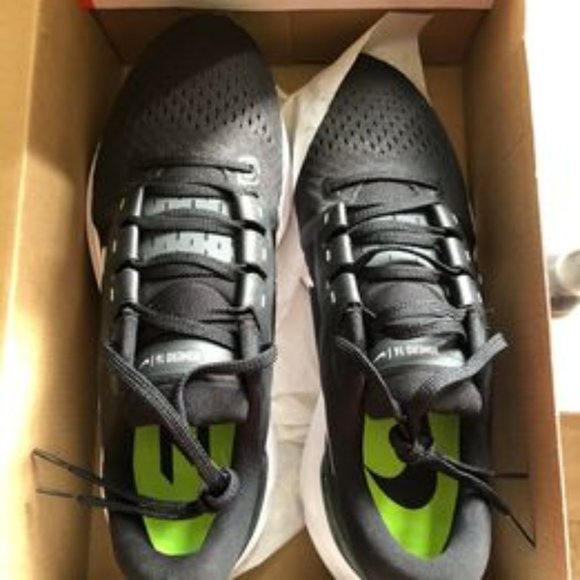 Nike Other - Men's Nike Vomero 16 Running Shoes - Size 9